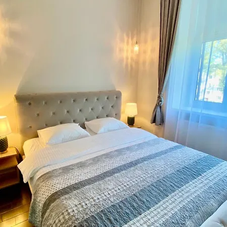 Urban Charm In The Heart Of Apartment *